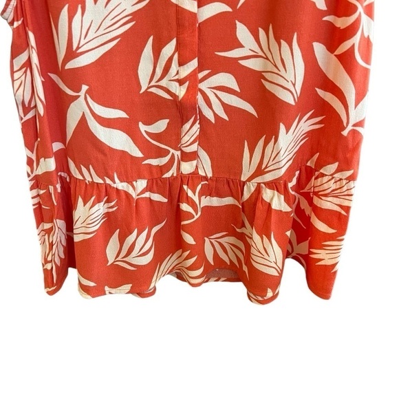 Loft Palm Henley Peplum Shell in Medium - Picture 5 of 8